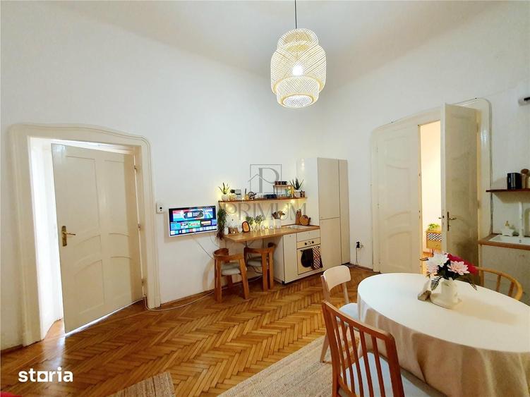 Apartament cu 3 camere în P-ța Victoriei