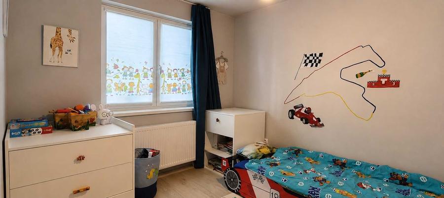 Apartament cu 3 camere decomandat în Tractorul