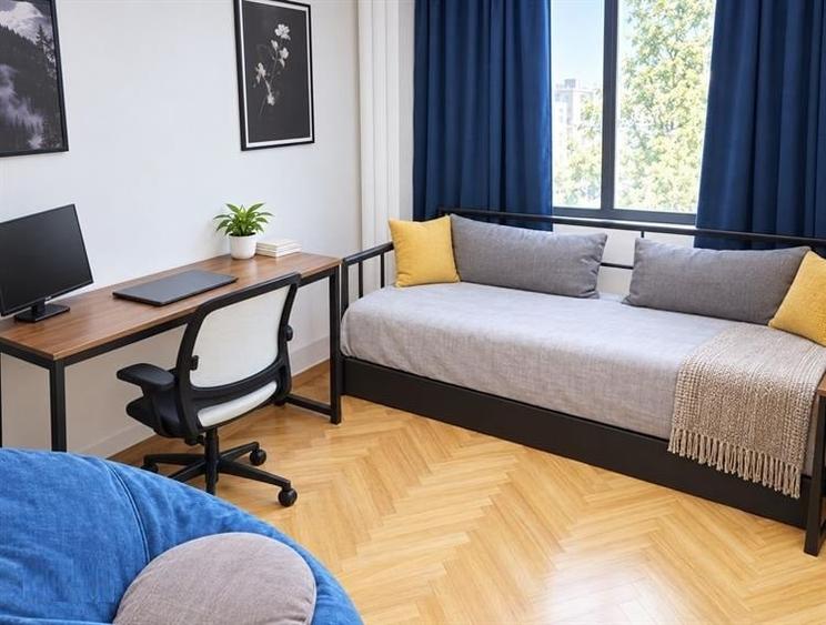 Apartament cu 4 camere decomandat în Decebal