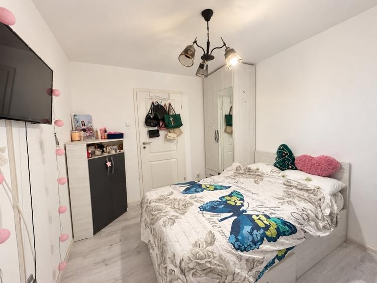 Apartament cu 3 camere decomandat, mobilat în Central