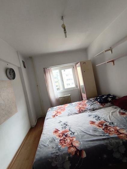 Apartament cu 4 camere decomandat în Nicolina
