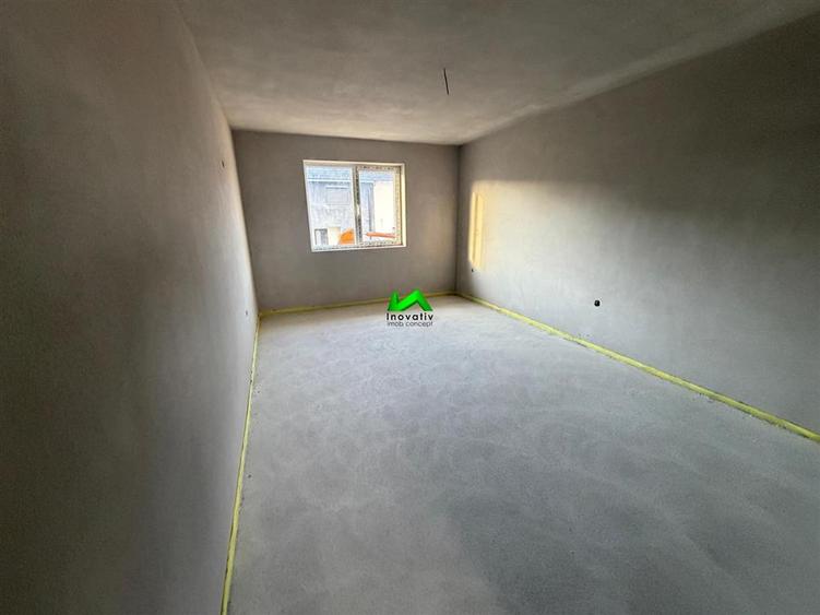 Casă cu 7 camere cu Teren 727 Mp în Central