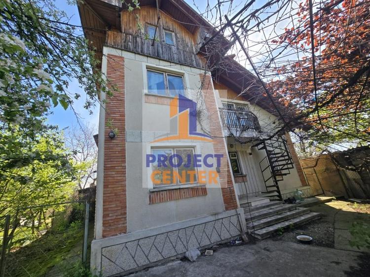 Casă individuală cu 4 camere cu Canalizare în Leordeni
