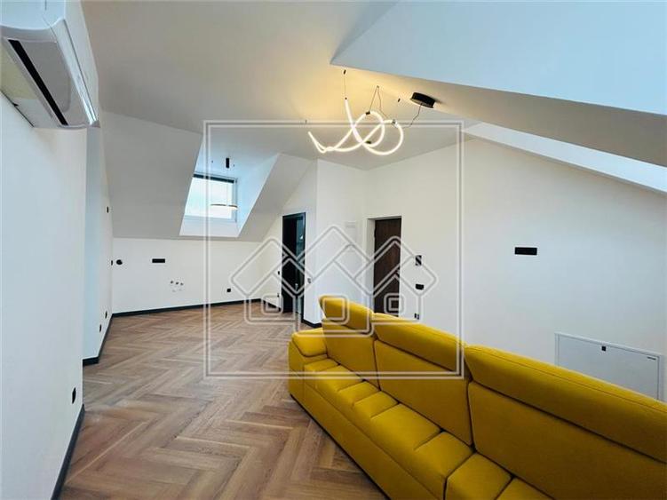 Apartament cu 3 camere nedecomandat, mobilat în Turnișor