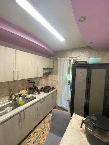 Apartament cu 3 camere decomandat, mobilat în Central