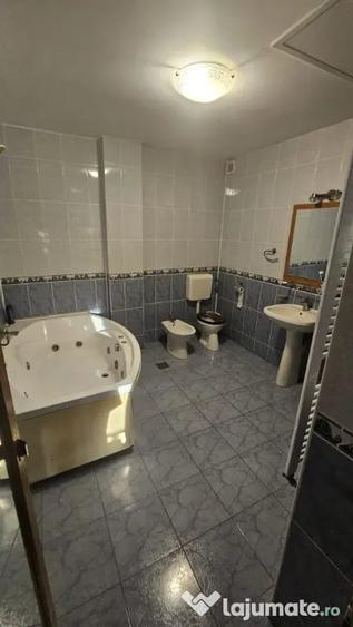 Apartament cu 4 camere decomandat în Dristor
