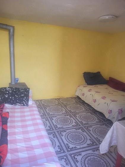 Casă cu 2 camere cu Teren 100 Mp în Central