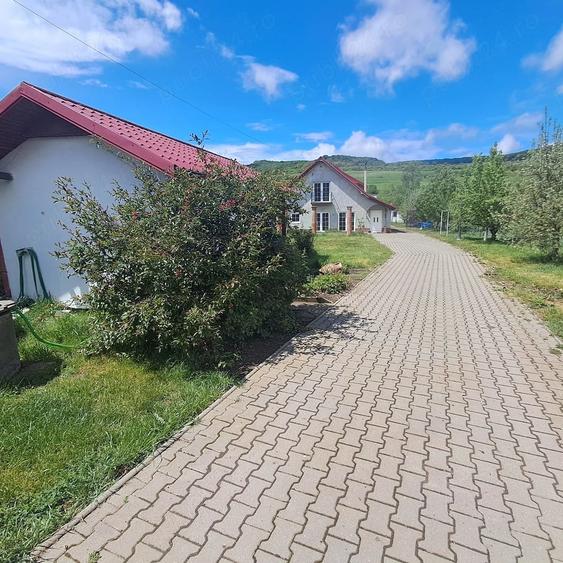 Casă cu Teren 2200 Mp în Central