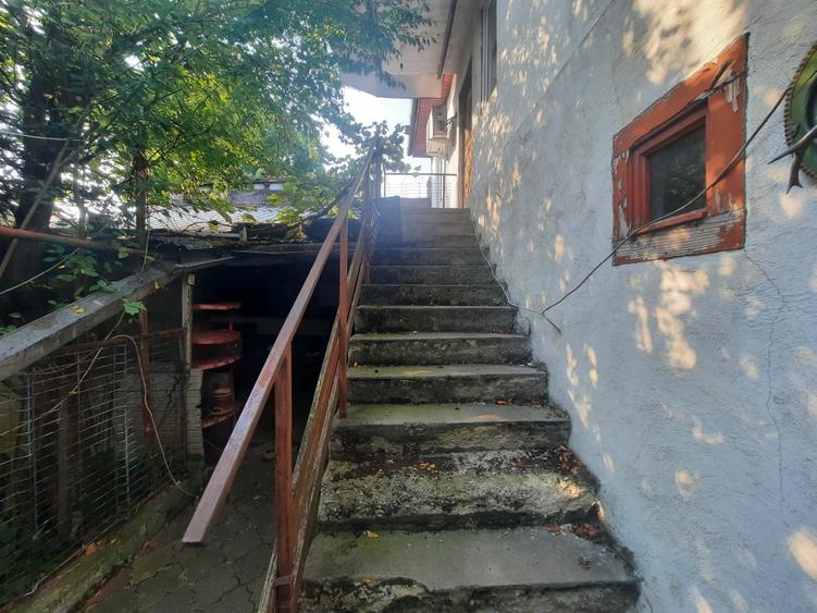 Casă individuală cu 10 camere cu Canalizare în Giurgiului