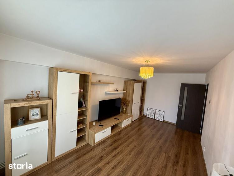 Apartament cu 3 camere decomandat în Micro 12