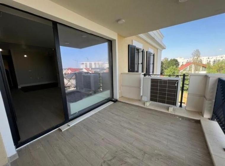 Apartament cu 4 camere semidecomandat, mobilat în Pipera