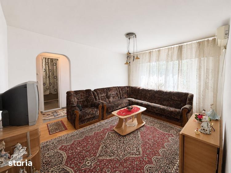 Apartament cu 3 camere semidecomandat în Inel I