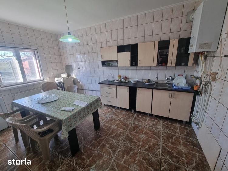 Casă cu 4 camere cu Teren 1202 Mp în Băcia