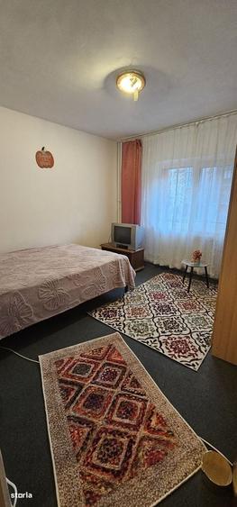 Apartament cu 3 camere decomandat în Calea București