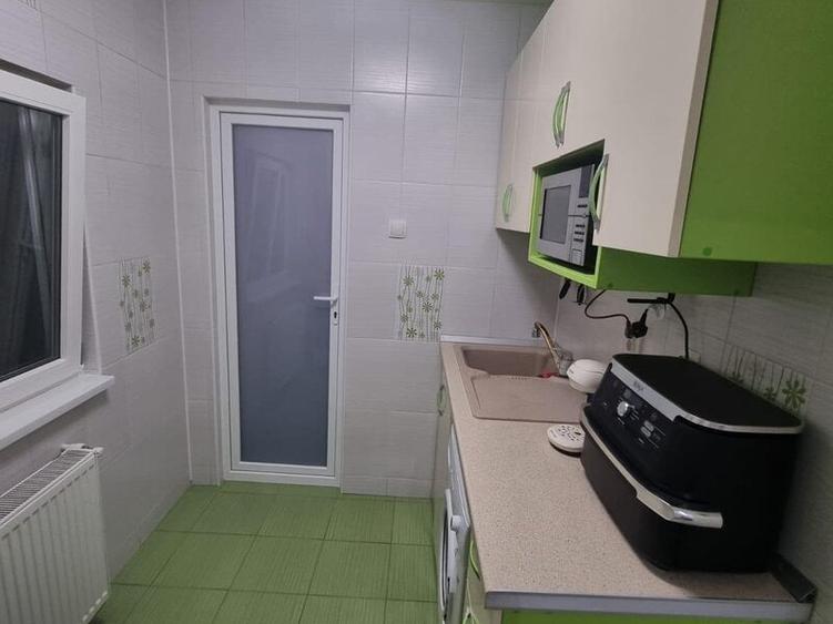 Apartament cu 2 camere decomandat, mobilat în Universitate