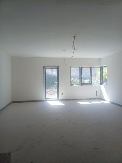 Casă cu 3 camere în Florești