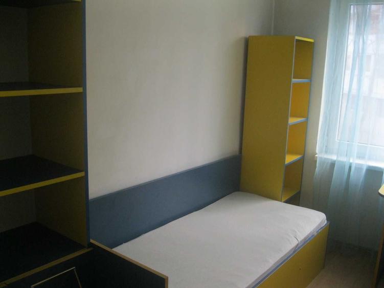Apartament cu 4 camere semidecomandat în Rogerius