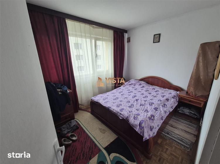 Apartament cu 3 camere semidecomandat în Astra