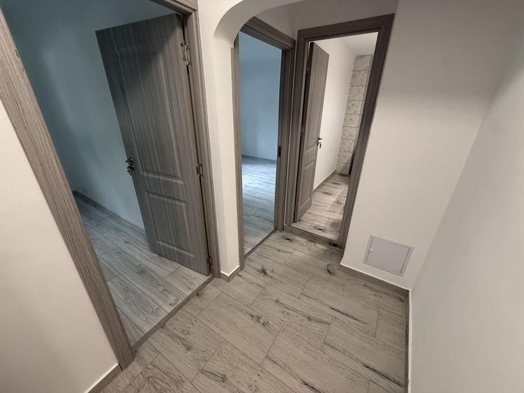 Apartament cu 3 camere decomandat în Tei