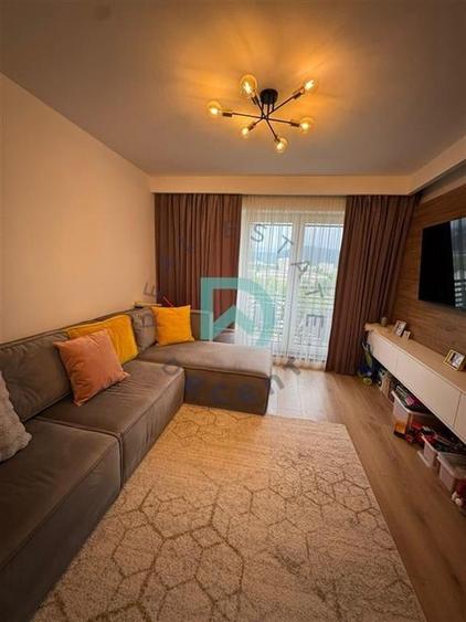 Apartament cu 3 camere decomandat, mobilat în Tractorul