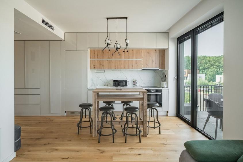 Apartament cu 2 camere semidecomandat, mobilat în Tunari