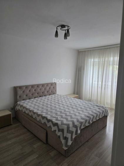 Vand apartament 3 camere,etaj 3 ,langa liceul Pedagogic