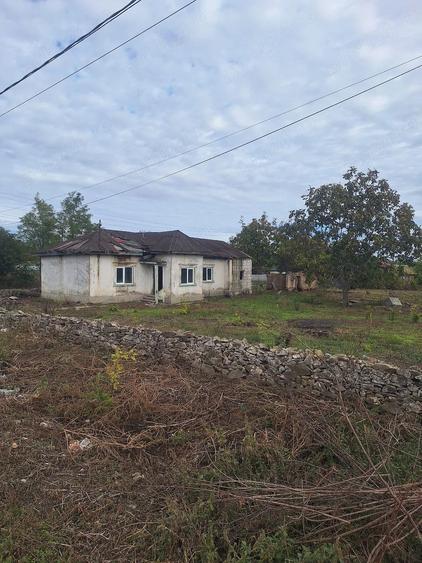 Casă cu 4 camere cu Teren 1700 Mp în Nuntași