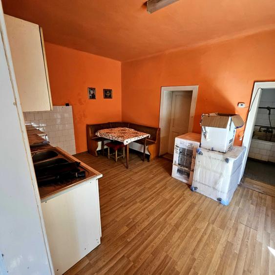 Casa singur in curte de vanzare in cartier Lazaret - 2