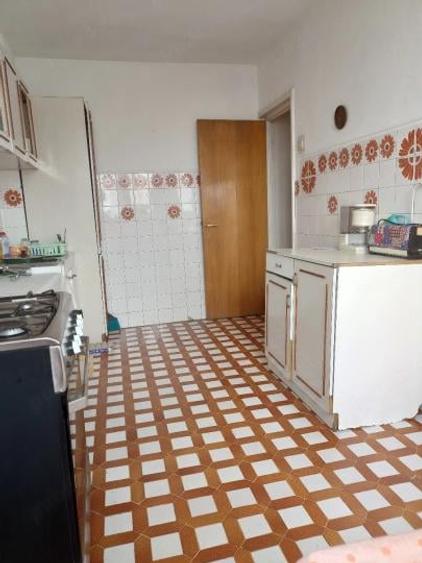 Apartament cu 3 camere decomandat în Libertății
