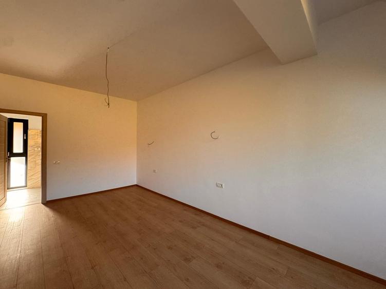Penthouse cu 5 camere decomandat în Furnica