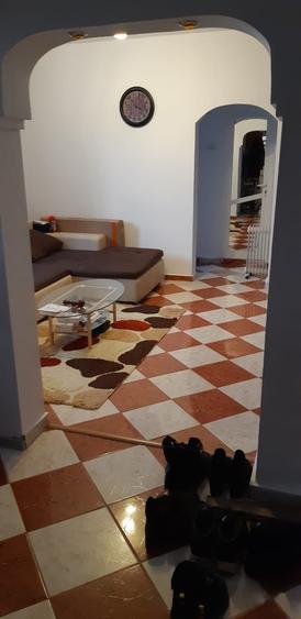 Apartament cu 4 camere semidecomandat în 23 August