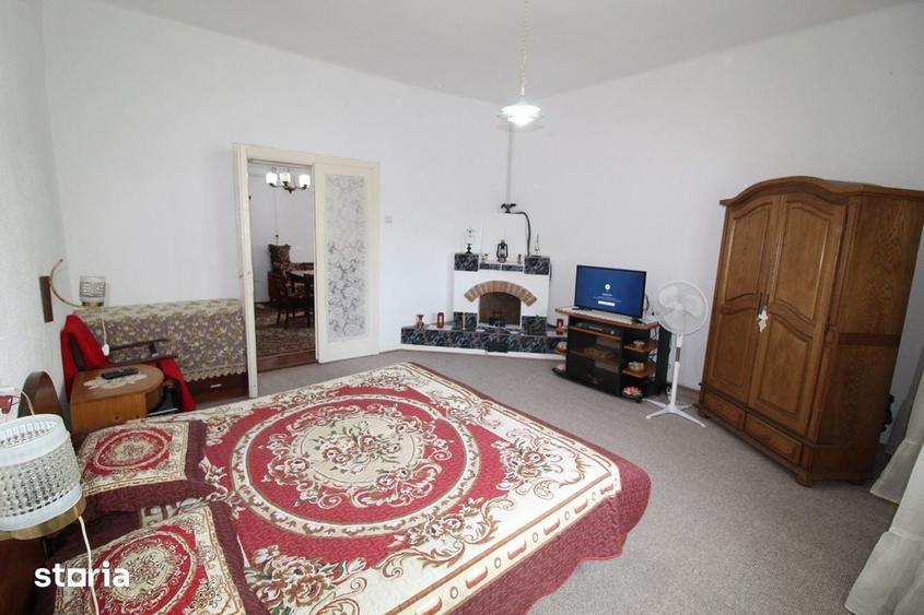Casă cu 5 camere cu Teren 835 Mp în Central