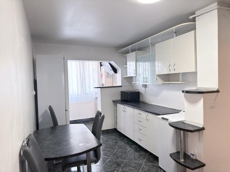 Apartament cu 2 camere decomandat, mobilat în Central