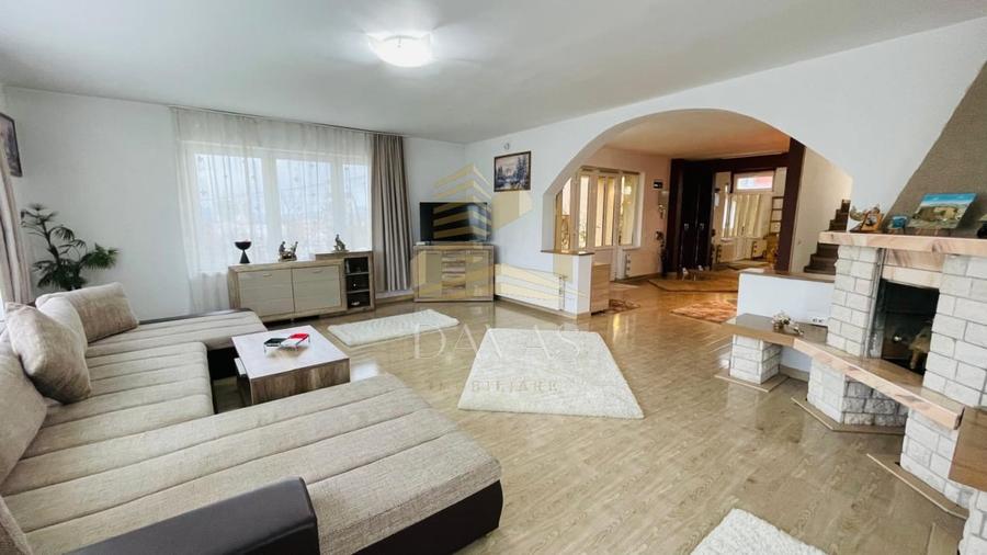 Casă individuală cu 6 camere cu Teren 1000 Mp în Zorilor