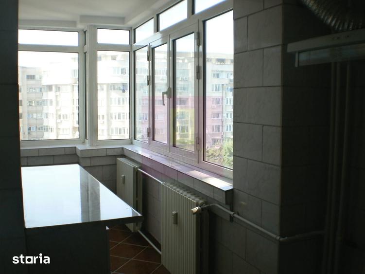 Apartament cu 3 camere în Decebal — fotografia 3
