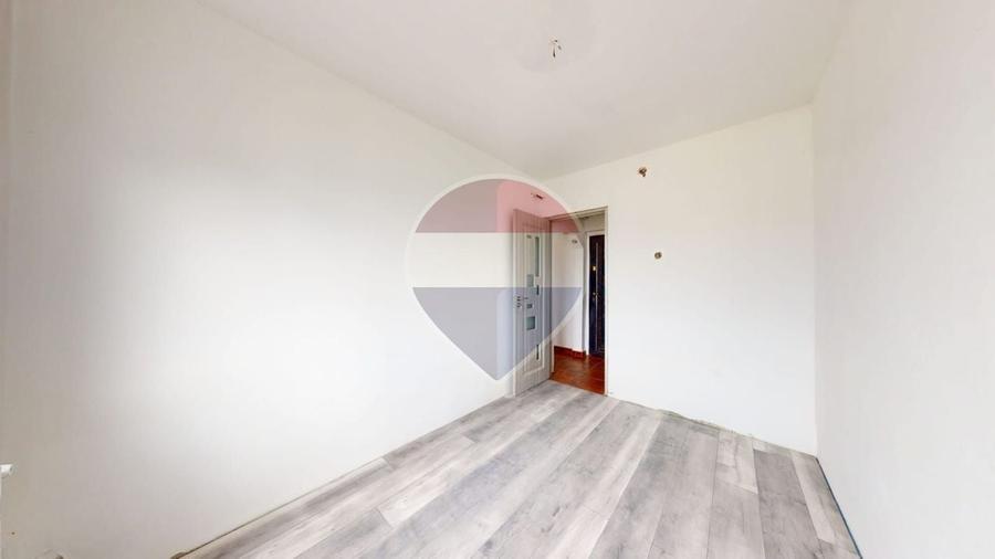 Apartament cu 3 camere semidecomandat în Sud