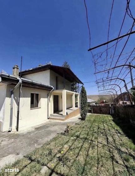 Casă cu 4 camere cu Teren 864 Mp în Central
