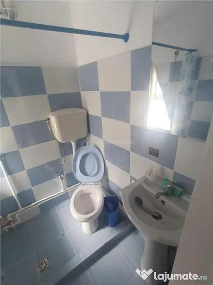 Casă cu 16 camere cu Teren 694 Mp în Central