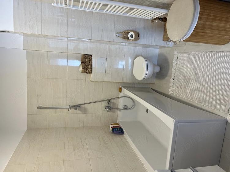 Apartament cu 3 camere decomandat în Bună Ziua