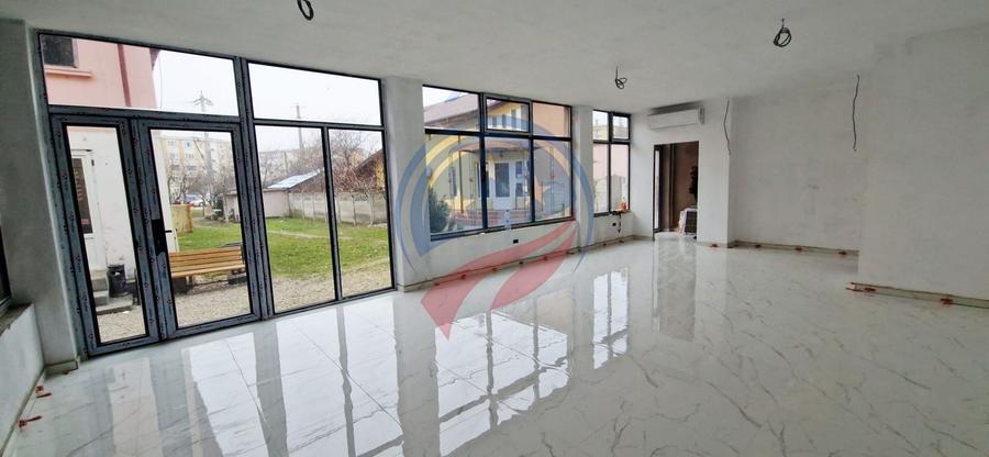 Spațiu comercial, de 120 mp, în Central