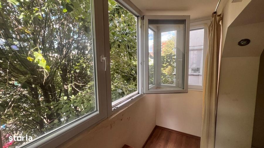 Apartament cu 4 camere decomandat în Central