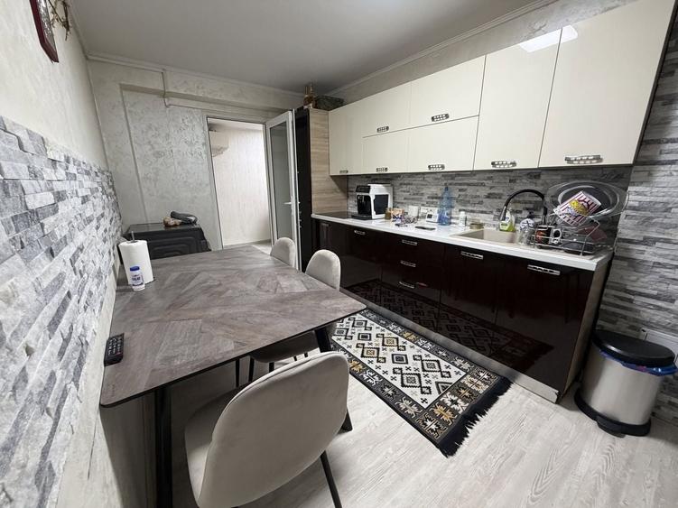 Apartament cu 3 camere, mobilat în Viziru 3