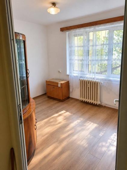 Apartament cu 3 camere, finisat, mobilat si utilat, cu geam la baie si balcon, zona Flora - 4