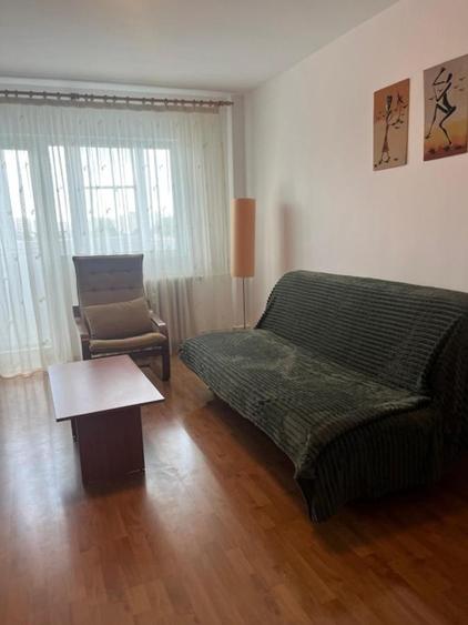 Apartament cu 3 camere decomandat în Lacul Tei