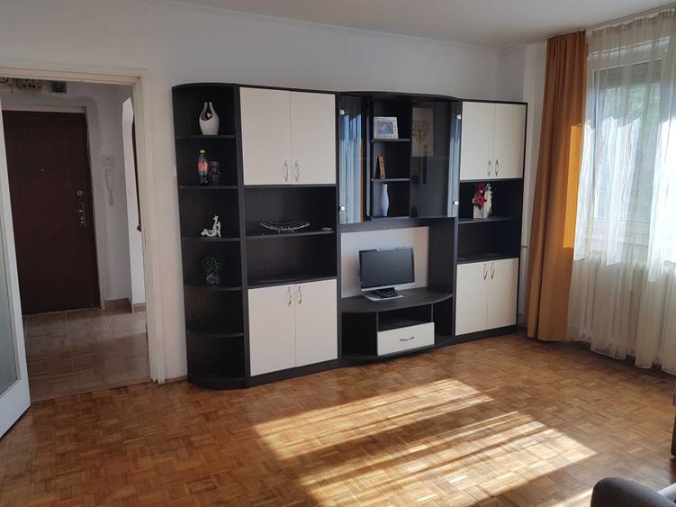 Inchiriez apartament 2 camere - 3