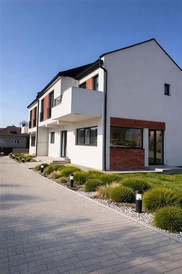 Duplex cu 4 camere cu Canalizare în Chinteni