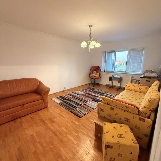 Apartament cu 3 camere decomandat în Exterior Vest