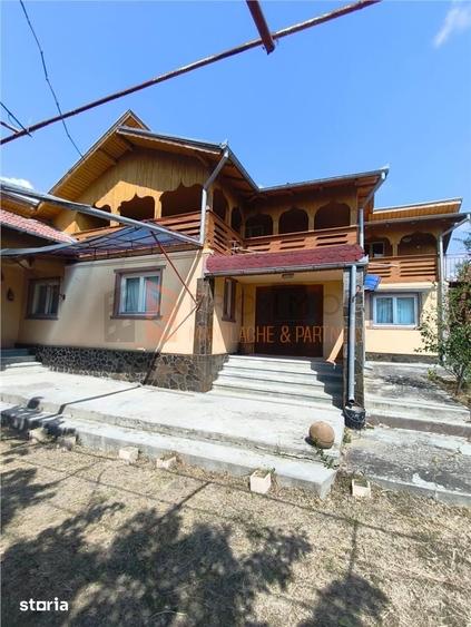 Casă cu 6 camere decomandat cu Teren 1717 Mp în Pârscov