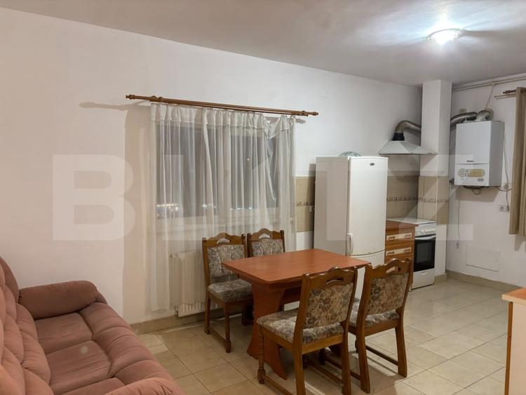 Apartament cu 3 camere semidecomandat, mobilat în Bună Ziua