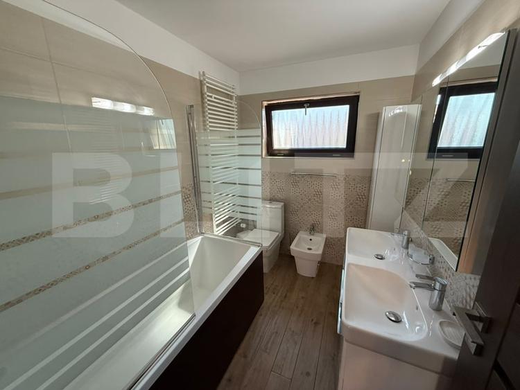 Casă individuală cu 4 camere cu Canalizare în Sud-Est